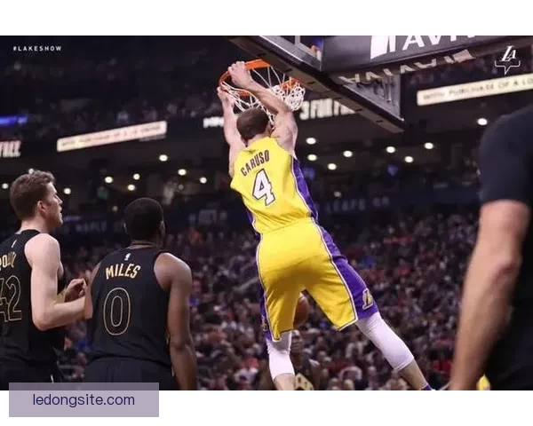 卡鲁索调皮抢水壶哈特机智躲避结果泼满前队友一身水 卡鲁索调皮抢水壶哈特机智躲避结果泼满前队友一身水