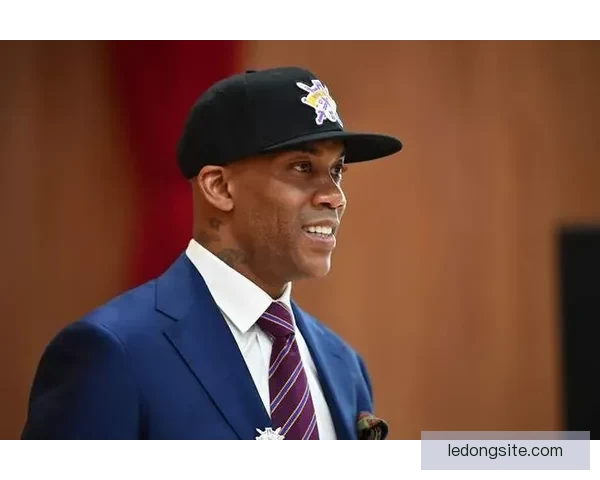 艾维情绪失控言行激烈引争议令人联想到马布里与凯-琼斯 艾维情绪失控言行激烈引争议令人联想到马布里与凯-琼斯